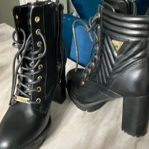 Size 8 worn once Guess Boot all black with gold accent